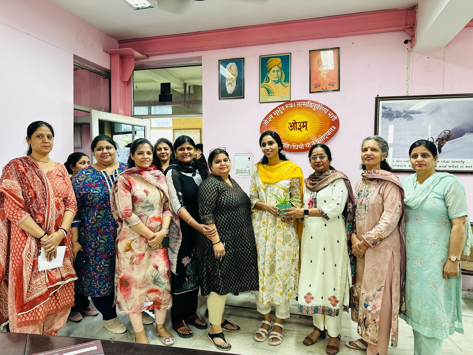 spine and orthopedic awareness camp in dav college faridabad by best spine doctor i delhi india 6